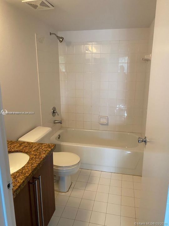 最近售出: $190,000 (2 贝兹, 2 浴室, 974 平方英尺)