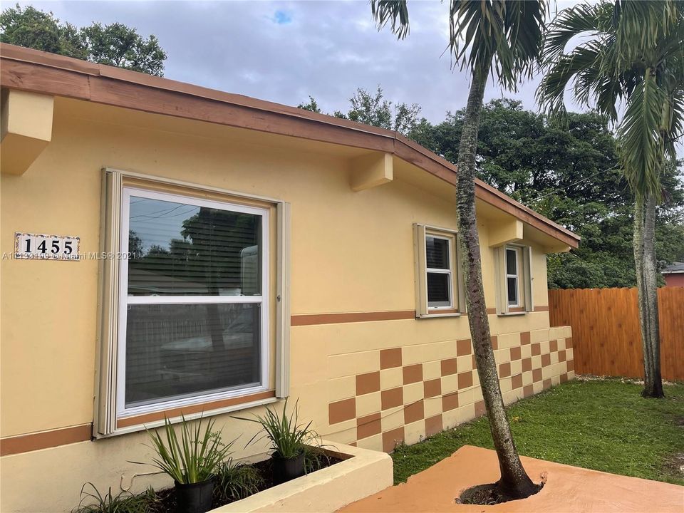 Recently Sold: $290,000 (3 beds, 1 baths, 902 Square Feet)