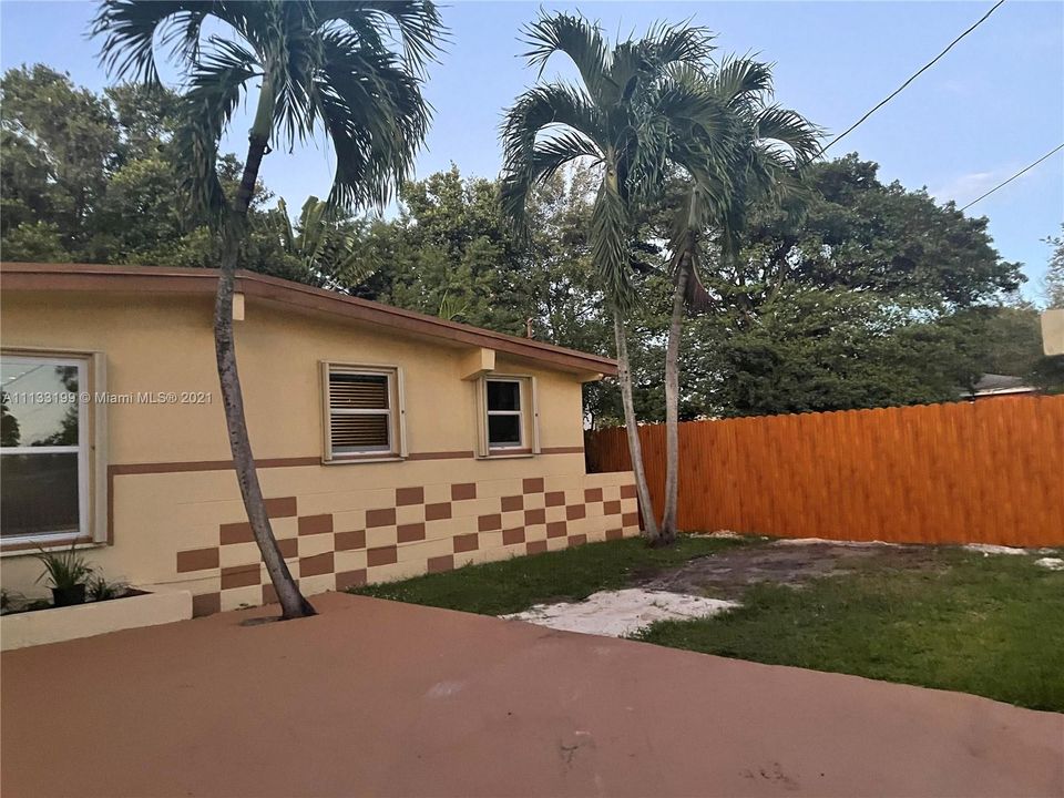 Recently Sold: $290,000 (3 beds, 1 baths, 902 Square Feet)