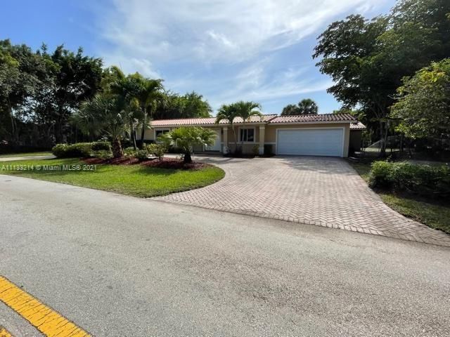 Recently Sold: $1,095,000 (4 beds, 3 baths, 2426 Square Feet)