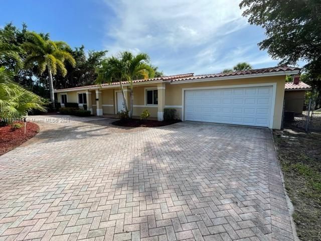 Recently Sold: $1,095,000 (4 beds, 3 baths, 2426 Square Feet)