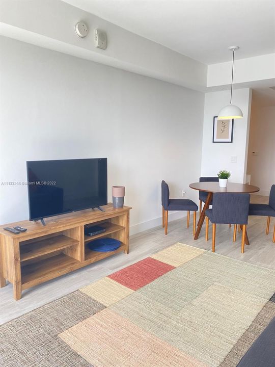 Recently Rented: $3,500 (1 beds, 1 baths, 673 Square Feet)