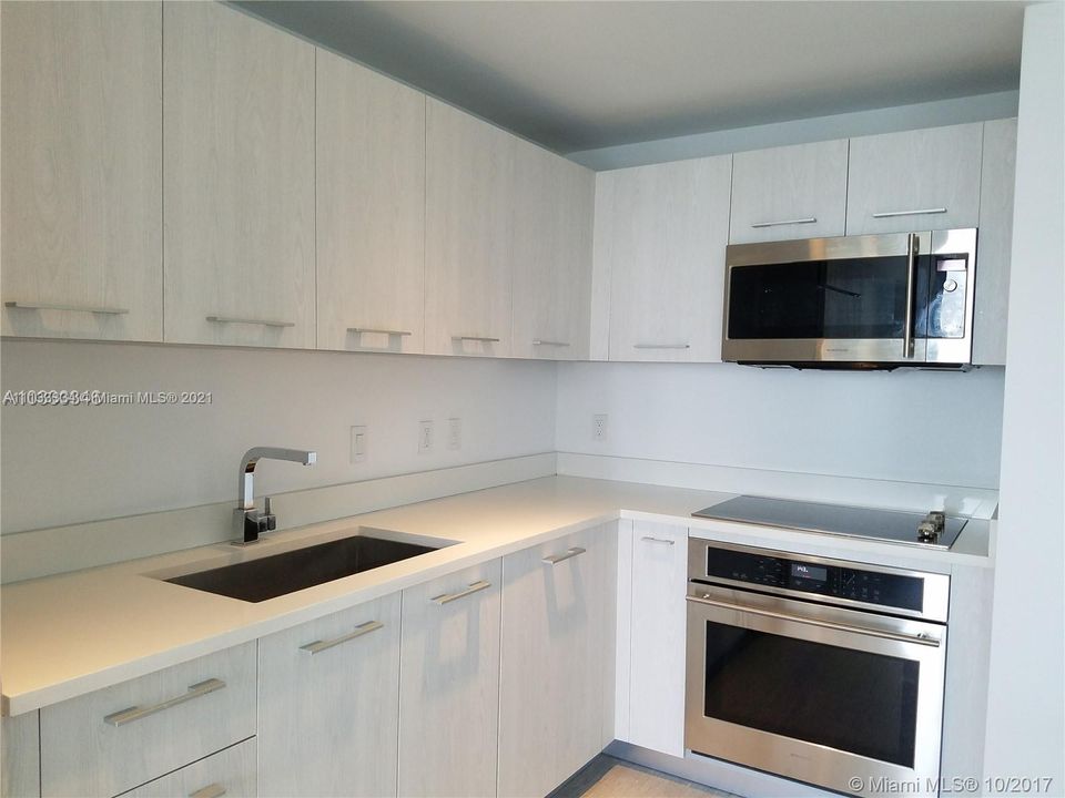 Recently Rented: $4,500 (1 beds, 2 baths, 852 Square Feet)