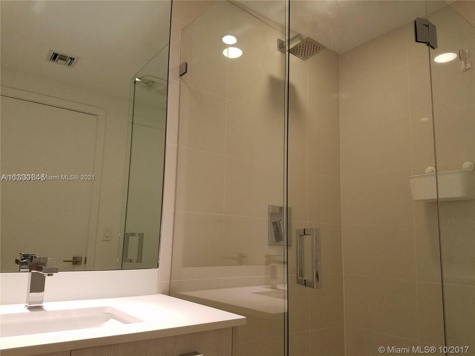 最近租的: $4,500 (1 贝兹, 2 浴室, 852 平方英尺)