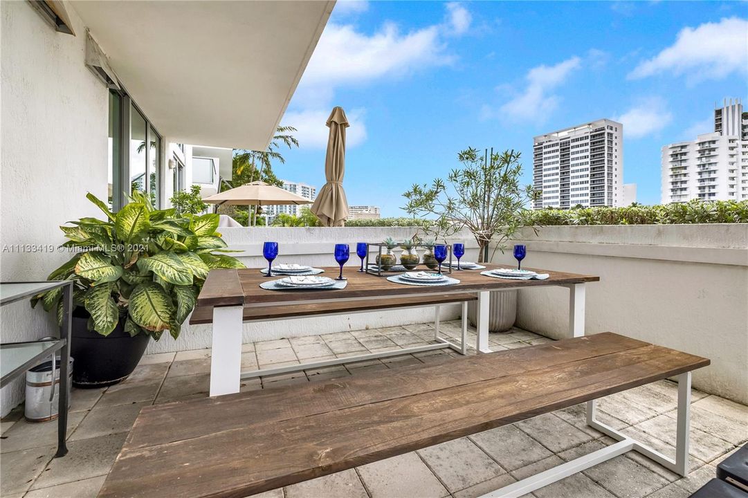 Recently Sold: $699,000 (2 beds, 2 baths, 1575 Square Feet)