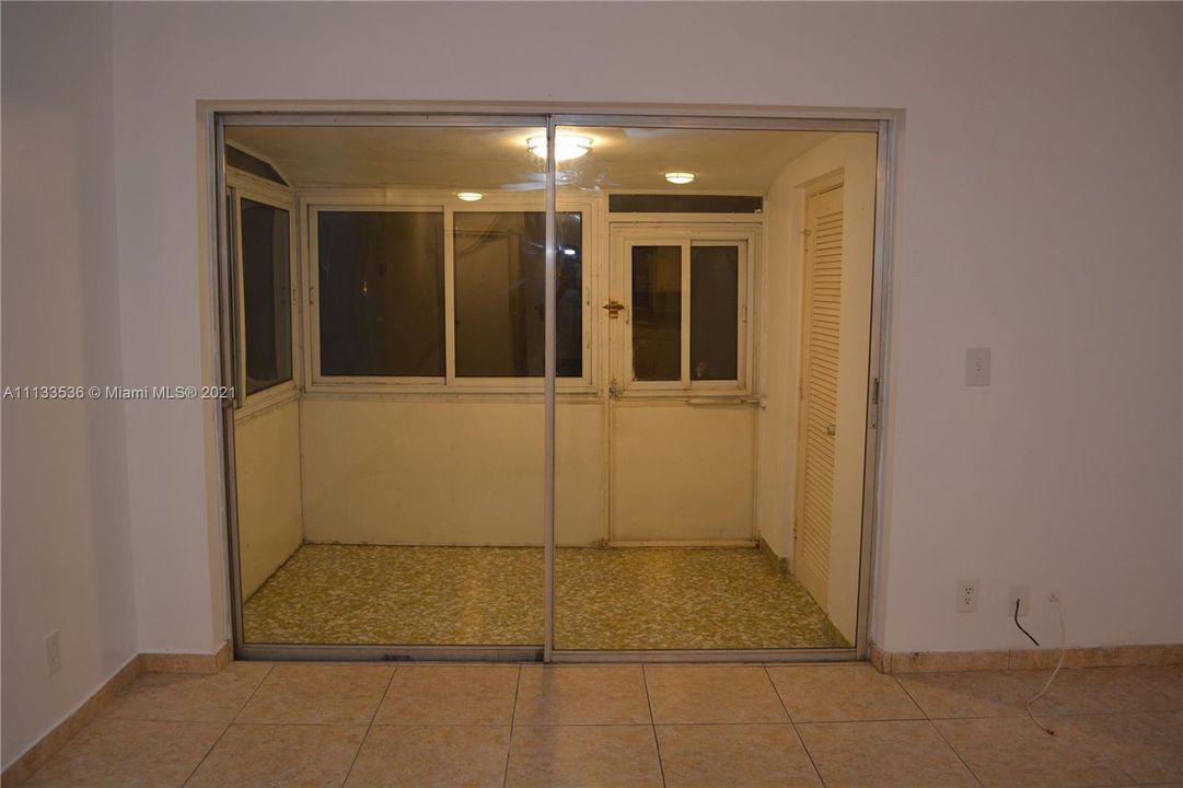 Vendido Recientemente: $95,000 (2 camas, 1 baños, 815 Pies cuadrados)