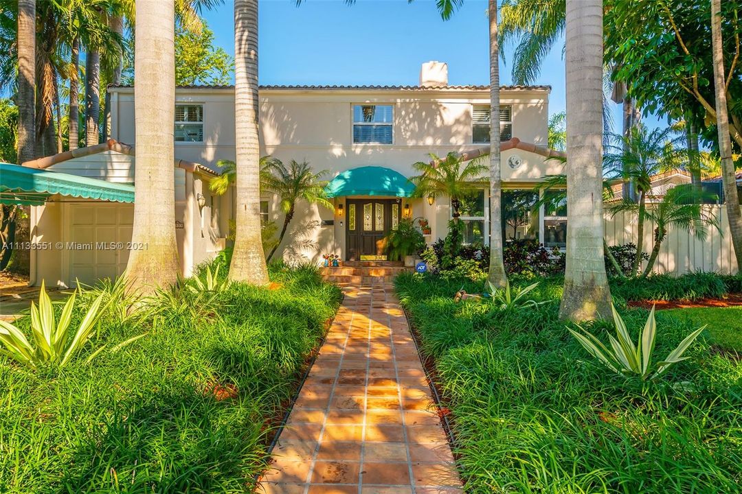 Recently Sold: $1,299,000 (5 beds, 3 baths, 3339 Square Feet)