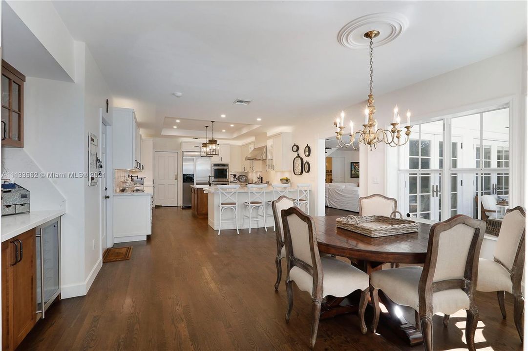Recently Sold: $3,950,000 (5 beds, 4 baths, 4671 Square Feet)