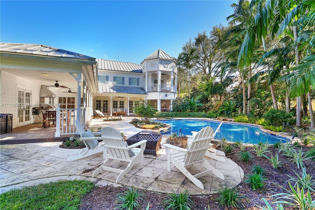 Recently Sold: $3,950,000 (5 beds, 4 baths, 4671 Square Feet)