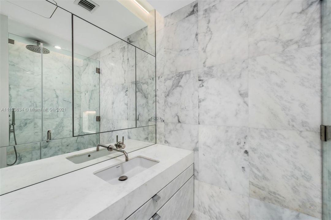 Recently Sold: $2,900,000 (2 beds, 2 baths, 1453 Square Feet)