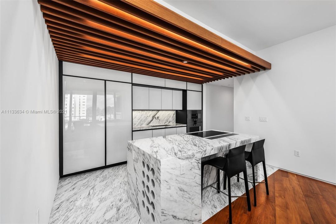 Recently Sold: $2,900,000 (2 beds, 2 baths, 1453 Square Feet)