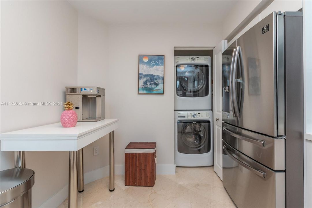 Recently Sold: $1,175,000 (2 beds, 2 baths, 1360 Square Feet)