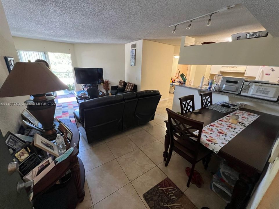 Recently Sold: $279,001 (3 beds, 2 baths, 1200 Square Feet)