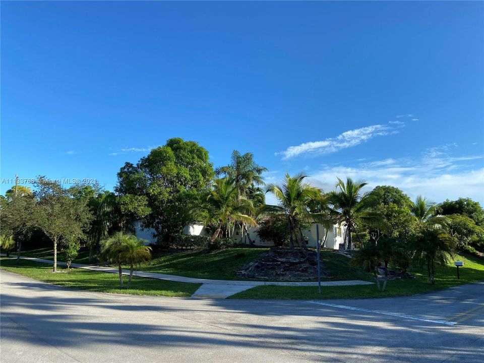 Recently Sold: $778,000 (4 beds, 3 baths, 1599 Square Feet)