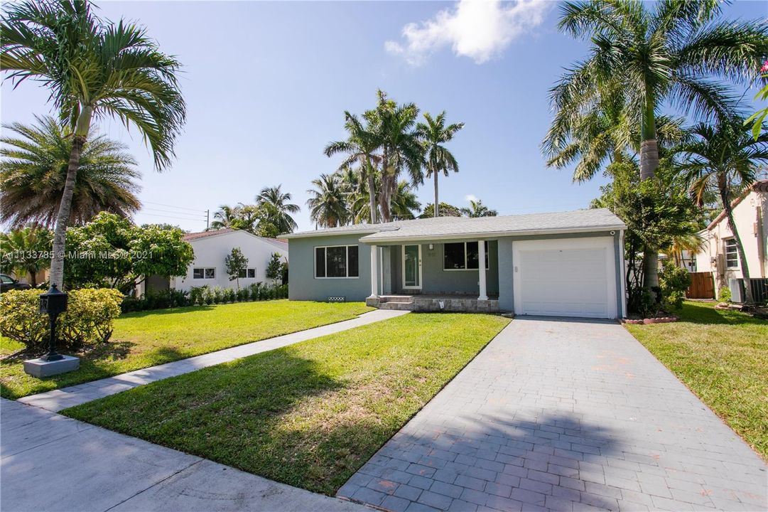 Recently Sold: $849,000 (4 beds, 3 baths, 1821 Square Feet)