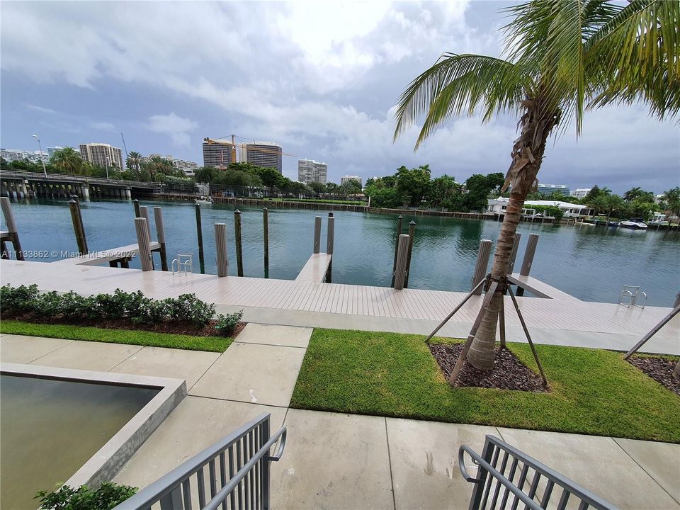 Recently Sold: $960,000 (2 beds, 2 baths, 1101 Square Feet)
