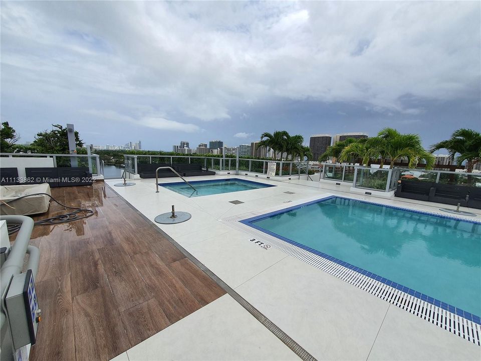Recently Sold: $960,000 (2 beds, 2 baths, 1101 Square Feet)