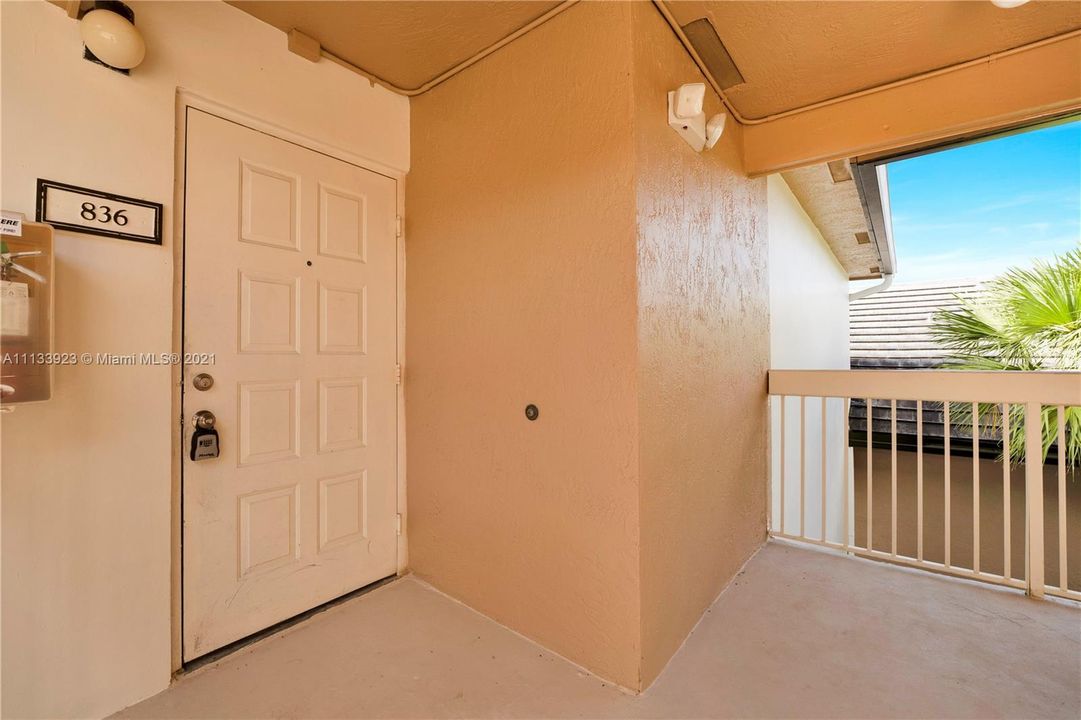 Recently Rented: $2,200 (2 beds, 2 baths, 1000 Square Feet)