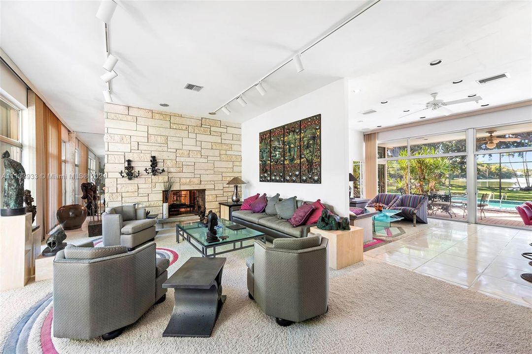 Recently Sold: $7,900,000 (5 beds, 4 baths, 3631 Square Feet)