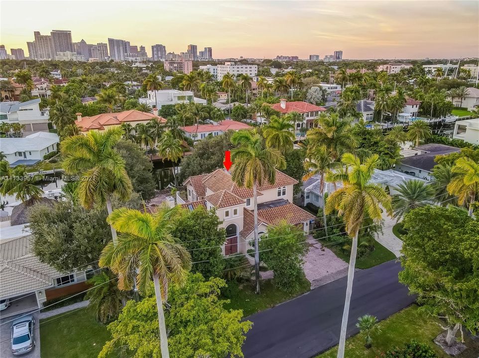 Recently Sold: $2,790,000 (4 beds, 4 baths, 4729 Square Feet)