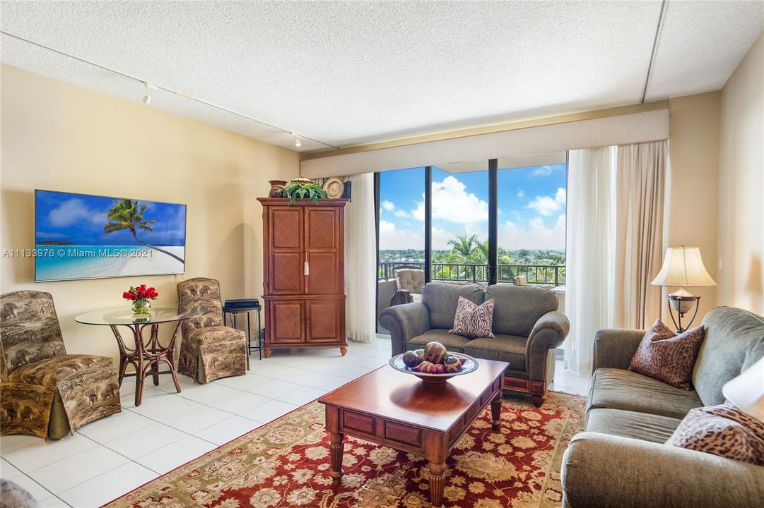 Recently Sold: $1,295,000 (2 beds, 2 baths, 1821 Square Feet)