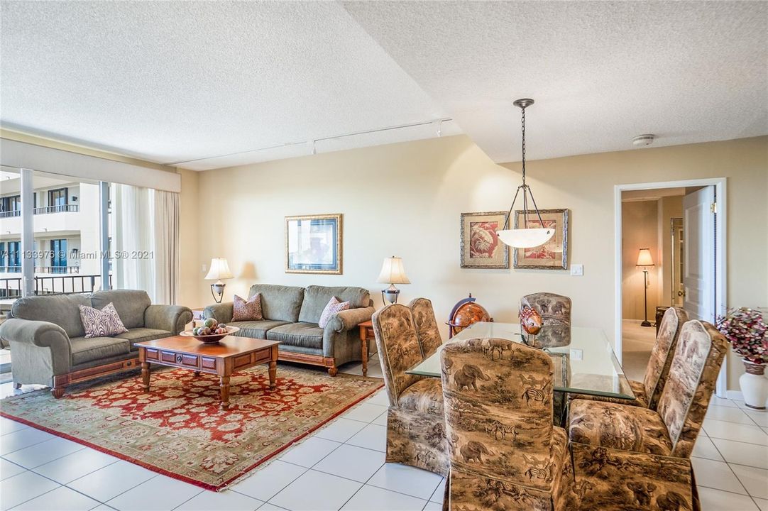 Recently Sold: $1,295,000 (2 beds, 2 baths, 1821 Square Feet)