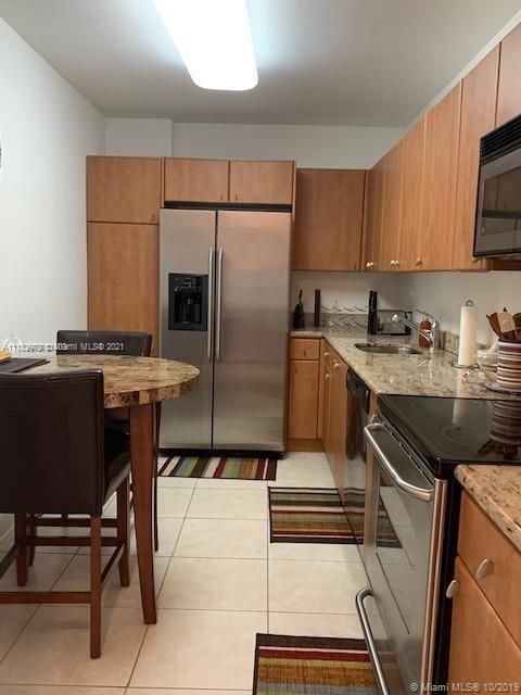 Recently Rented: $2,000 (1 beds, 1 baths, 905 Square Feet)