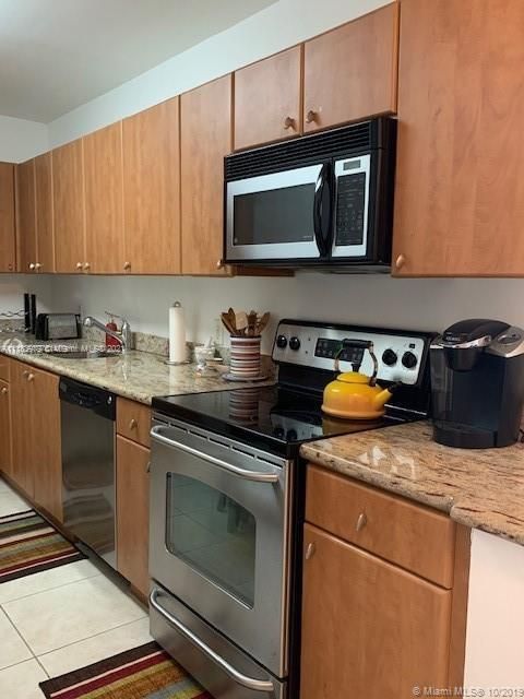 Recently Rented: $2,000 (1 beds, 1 baths, 905 Square Feet)