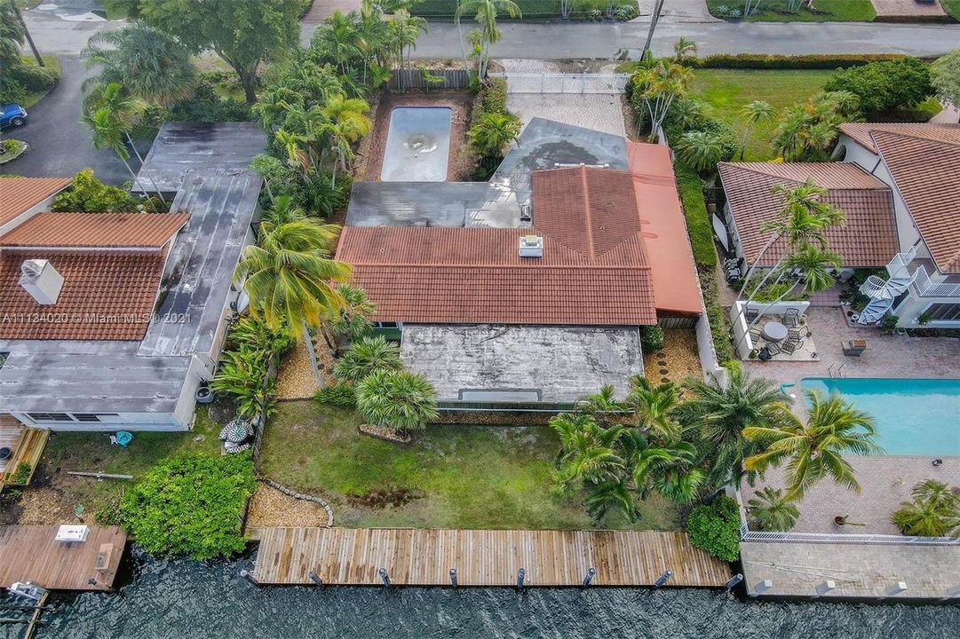 Recently Sold: $2,500,000 (2 beds, 2 baths, 1562 Square Feet)