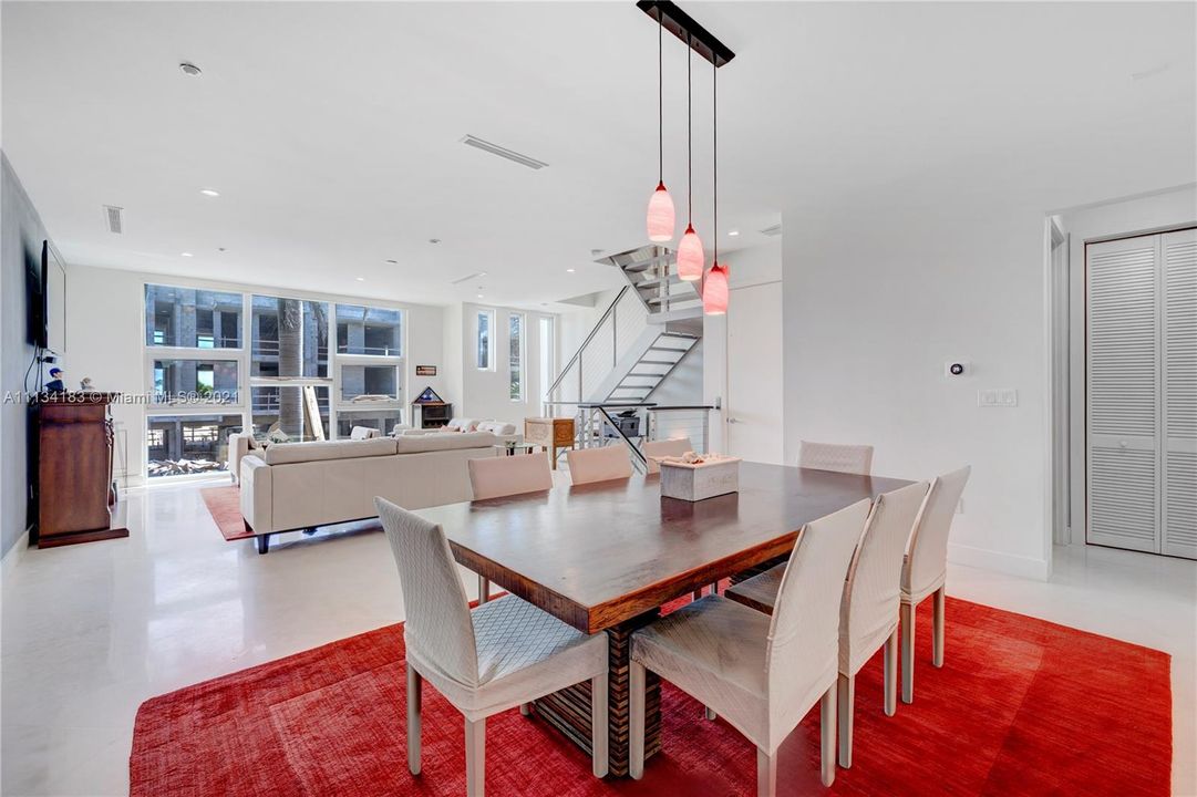 Recently Sold: $1,700,000 (3 beds, 3 baths, 2835 Square Feet)