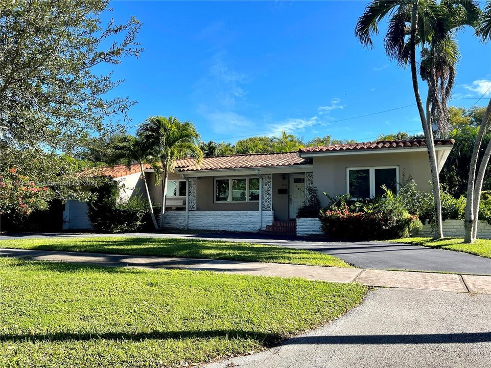 Recently Sold: $1,150,000 (3 beds, 2 baths, 1980 Square Feet)