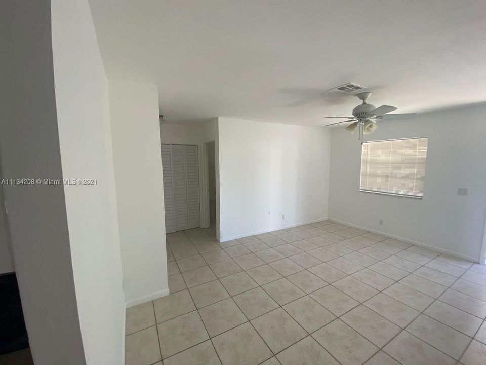 Recently Rented: $1,450 (2 beds, 1 baths, 1100 Square Feet)