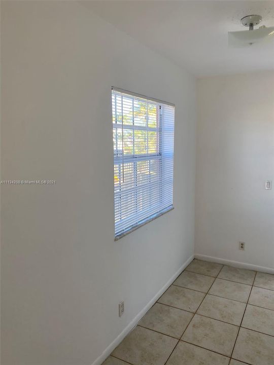 Recently Rented: $1,450 (2 beds, 1 baths, 1100 Square Feet)