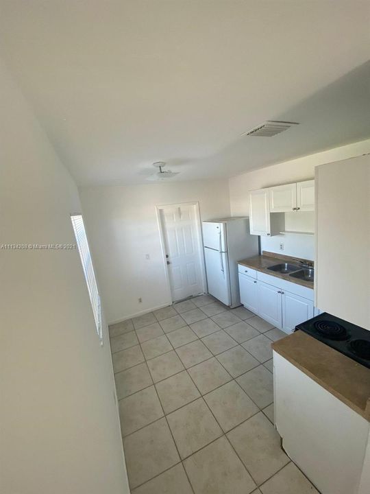 Recently Rented: $1,450 (2 beds, 1 baths, 1100 Square Feet)