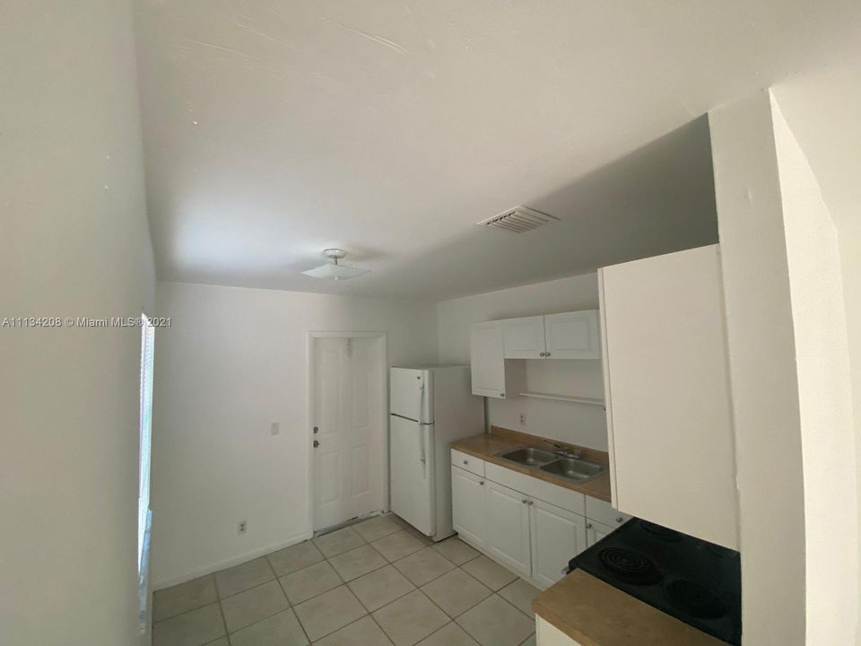 Recently Rented: $1,450 (2 beds, 1 baths, 1100 Square Feet)