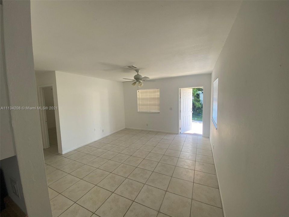 Recently Rented: $1,450 (2 beds, 1 baths, 1100 Square Feet)