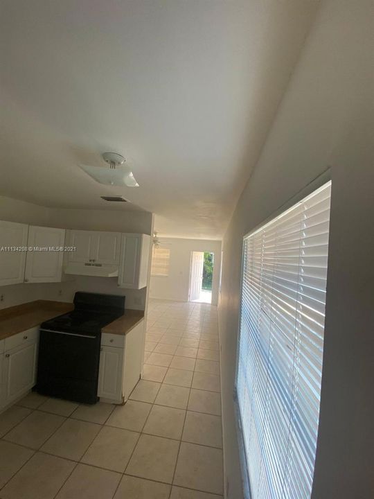 Recently Rented: $1,450 (2 beds, 1 baths, 1100 Square Feet)