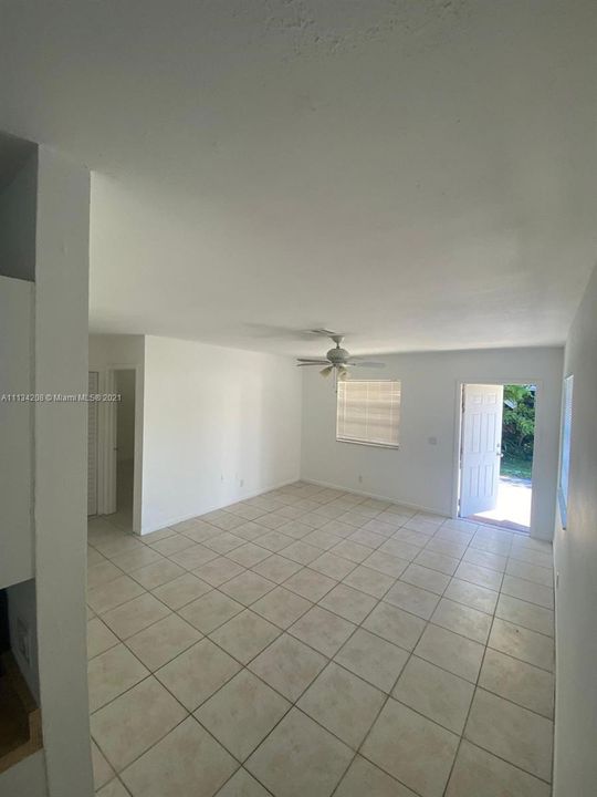 Recently Rented: $1,450 (2 beds, 1 baths, 1100 Square Feet)