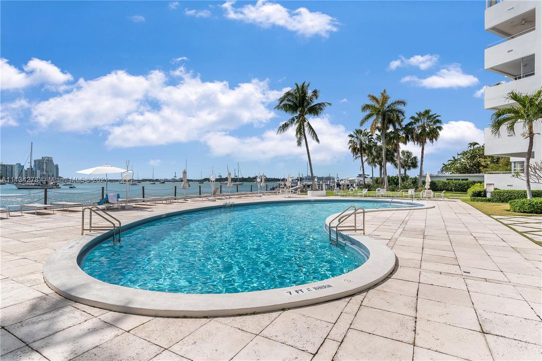 Recently Sold: $2,000,000 (2 beds, 2 baths, 1770 Square Feet)