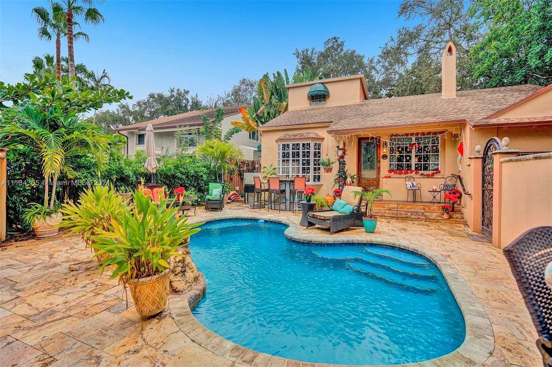 Recently Sold: $1,299,000 (5 beds, 5 baths, 3905 Square Feet)