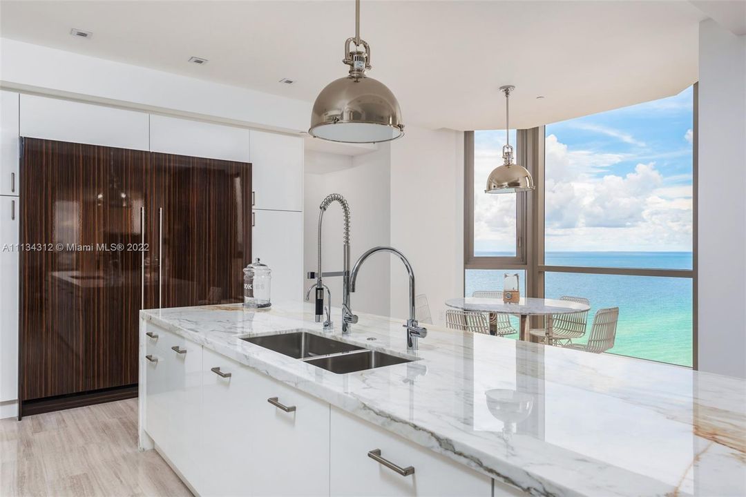 Recently Sold: $6,600,000 (3 beds, 6 baths, 4609 Square Feet)