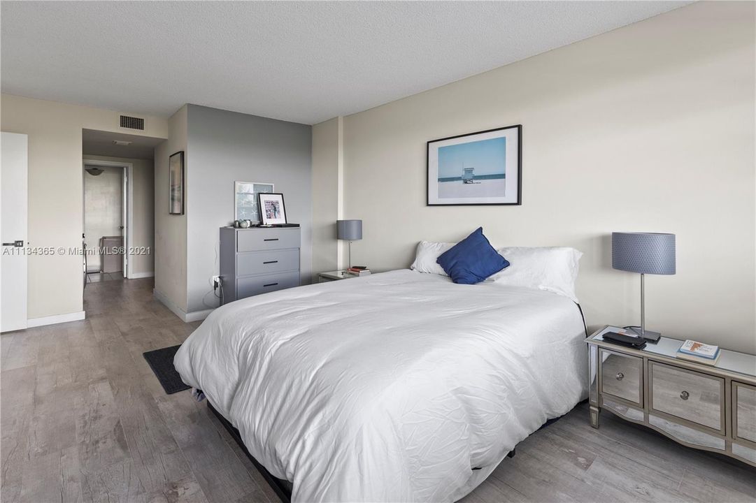 Recently Sold: $999,500 (2 beds, 2 baths, 1260 Square Feet)