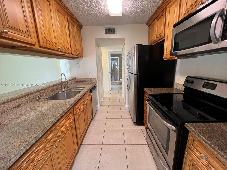Recently Sold: $165,000 (1 beds, 1 baths, 778 Square Feet)
