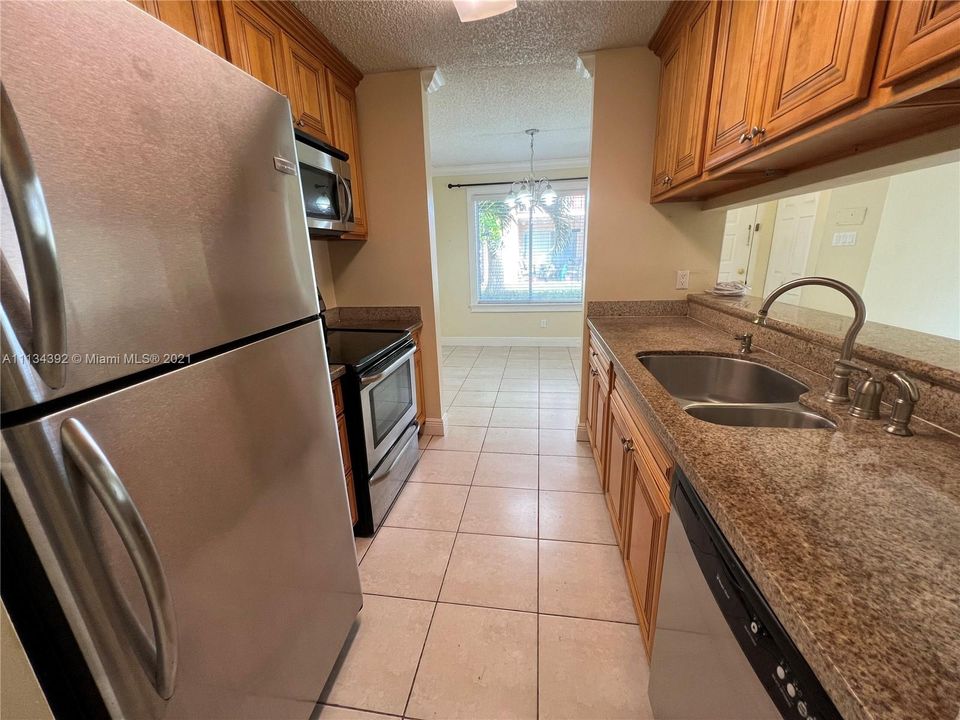 Recently Sold: $165,000 (1 beds, 1 baths, 778 Square Feet)