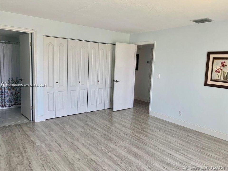 Recently Sold: $178,000 (2 beds, 2 baths, 933 Square Feet)