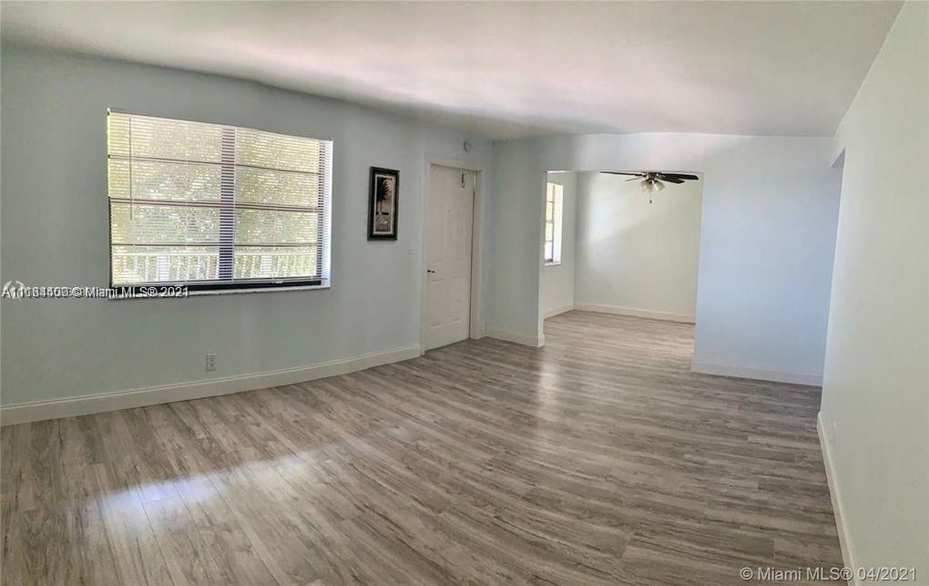 Recently Sold: $178,000 (2 beds, 2 baths, 933 Square Feet)