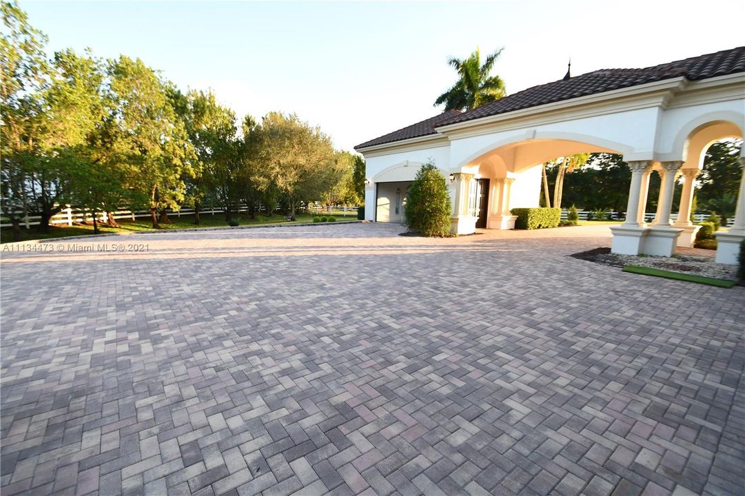 Недавно арендовано: $29,000 (5 спален, 6 ванн, 7089 Квадратных фут)