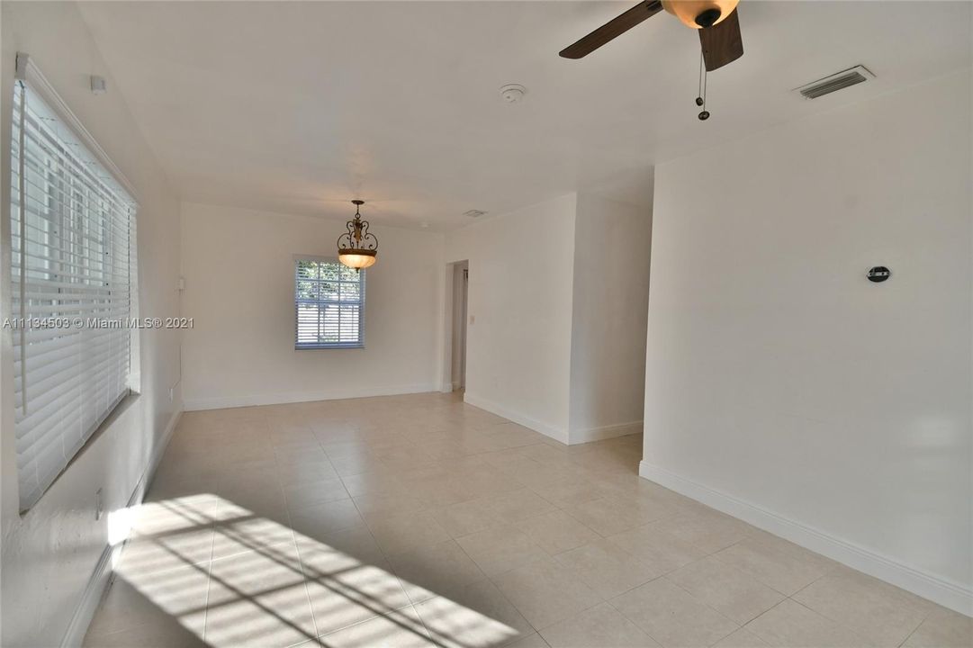 Recientemente alquilado: $2,150 (3 camas, 1 baños, 936 Pies cuadrados)