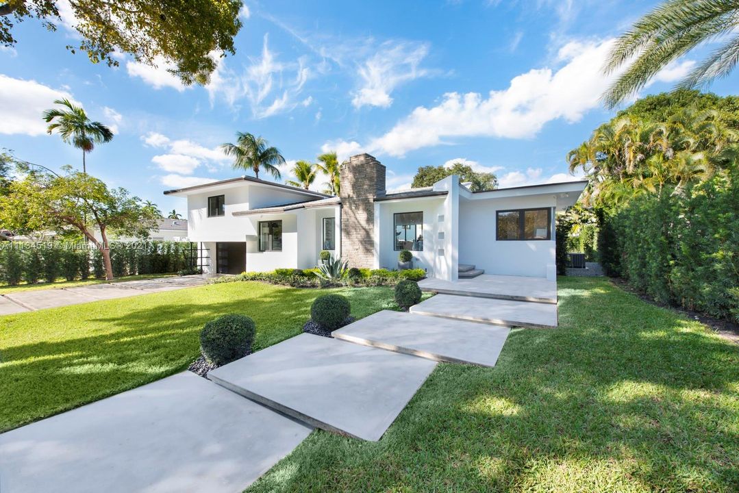 Recently Sold: $3,200,000 (4 beds, 4 baths, 4536 Square Feet)