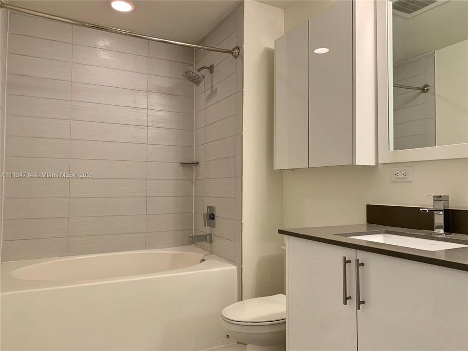 最近租的: $4,500 (2 贝兹, 2 浴室, 1369 平方英尺)